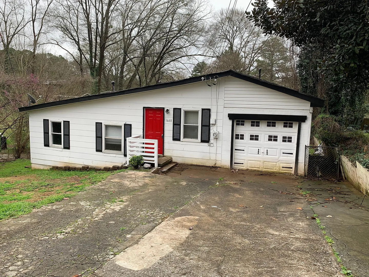 Atlanta House: 1648 Mary George Ave NW
