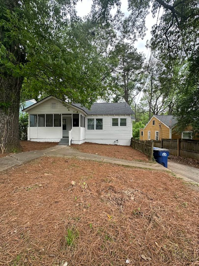 Atlanta House: 1255 Westmont Rd