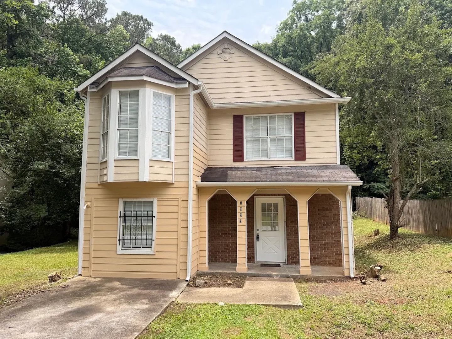 Decatur House: 1995 Glenwood Downs Dr