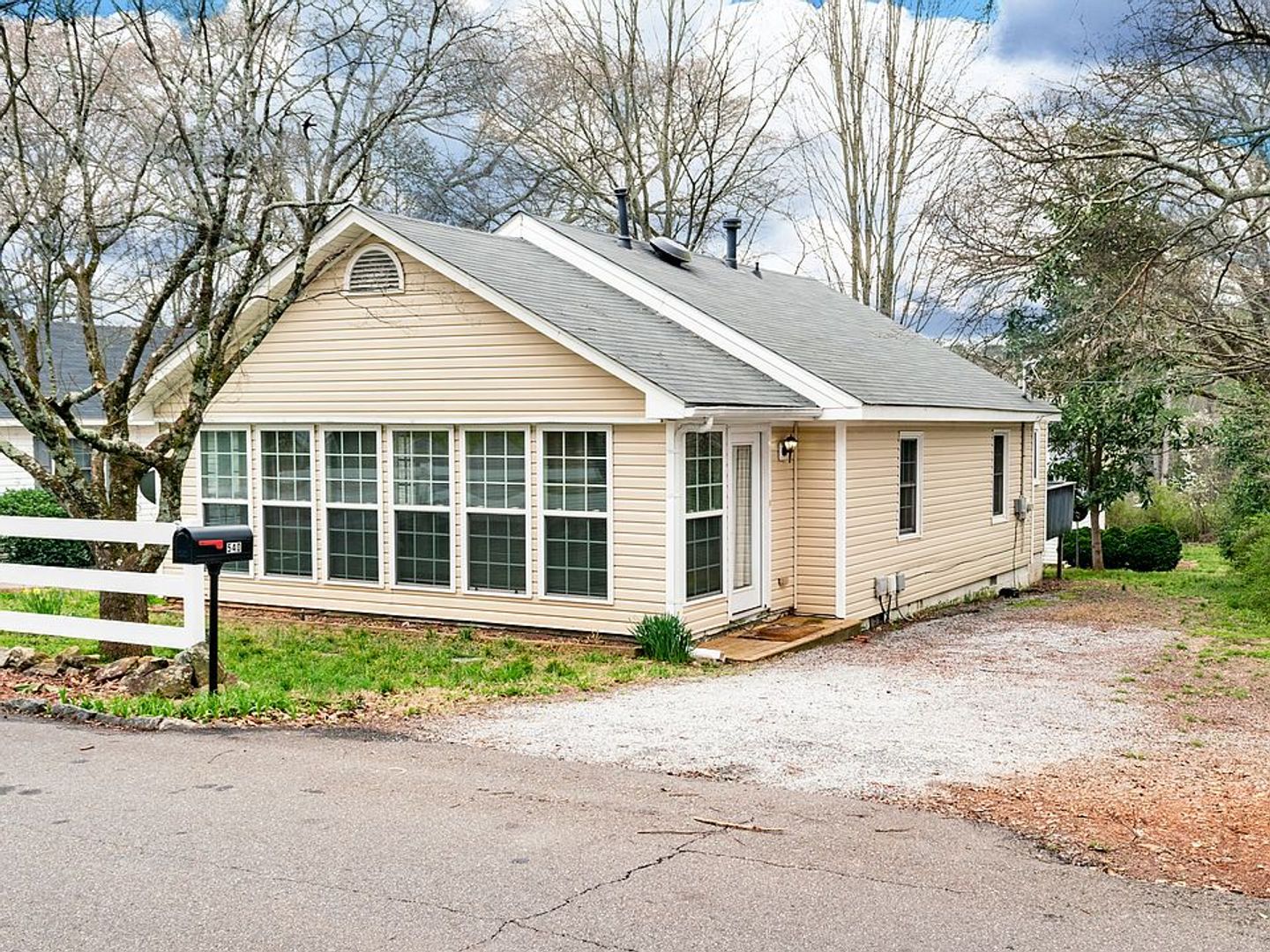 Roswell House: 540 Barrington Dr