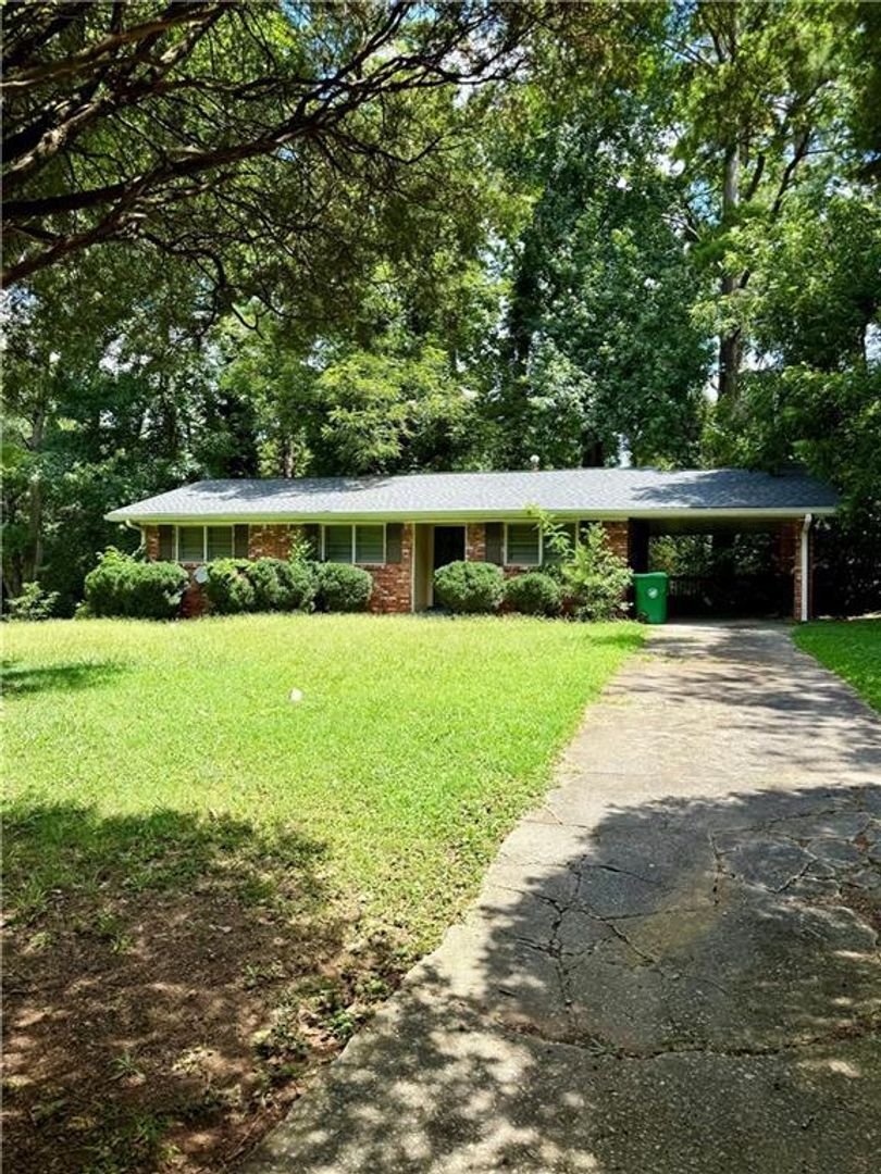 Decatur House: 3578 Barrington Pl