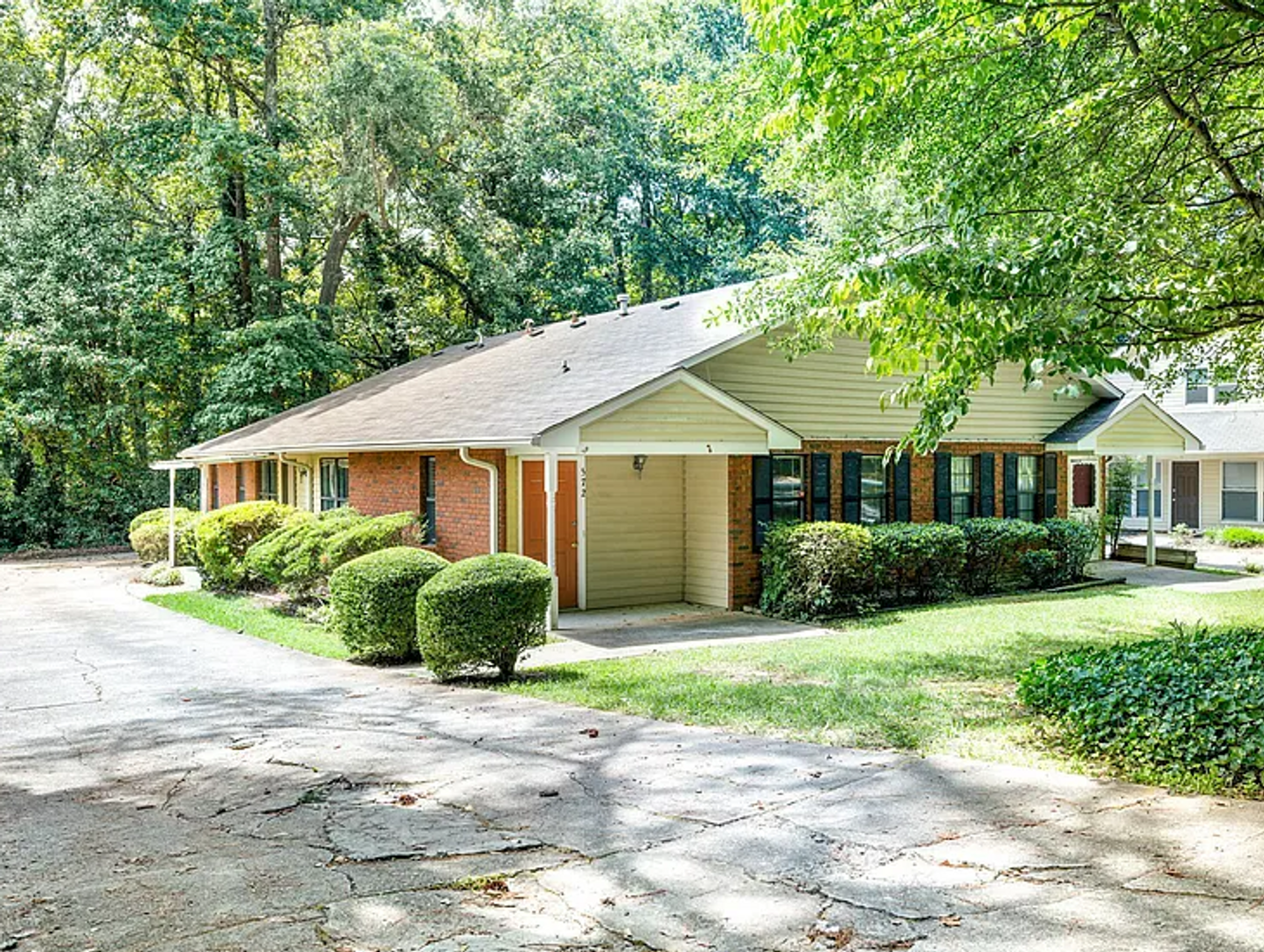Alpharetta Apartment: 572-574 Wedgewood Dr.