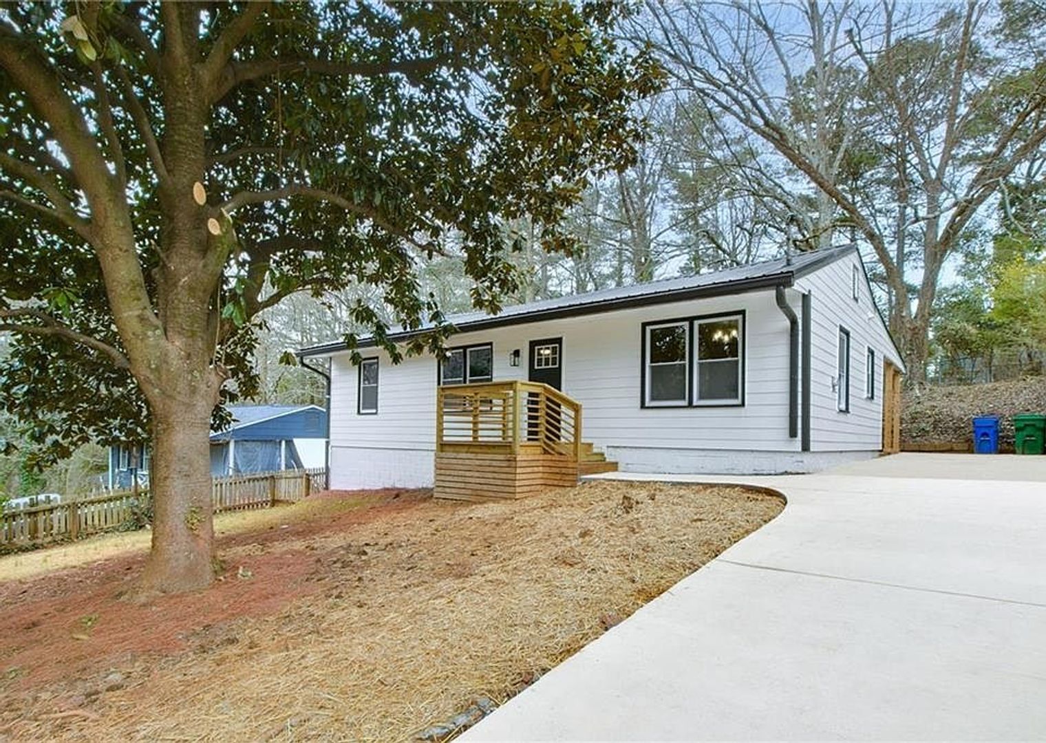 Decatur House: 3393 Phillip Cir