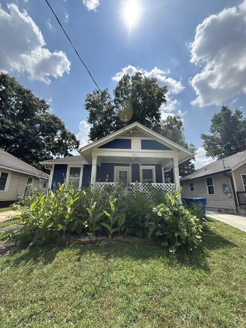 Atlanta House: 600 Mayland Ave SW
