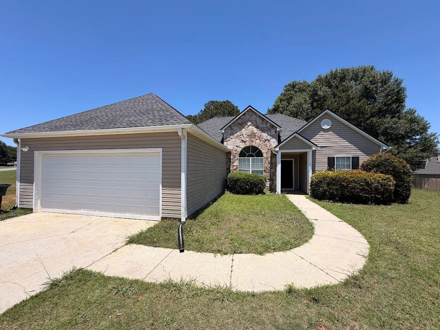 Loganville House: 4192 Alaina Ave