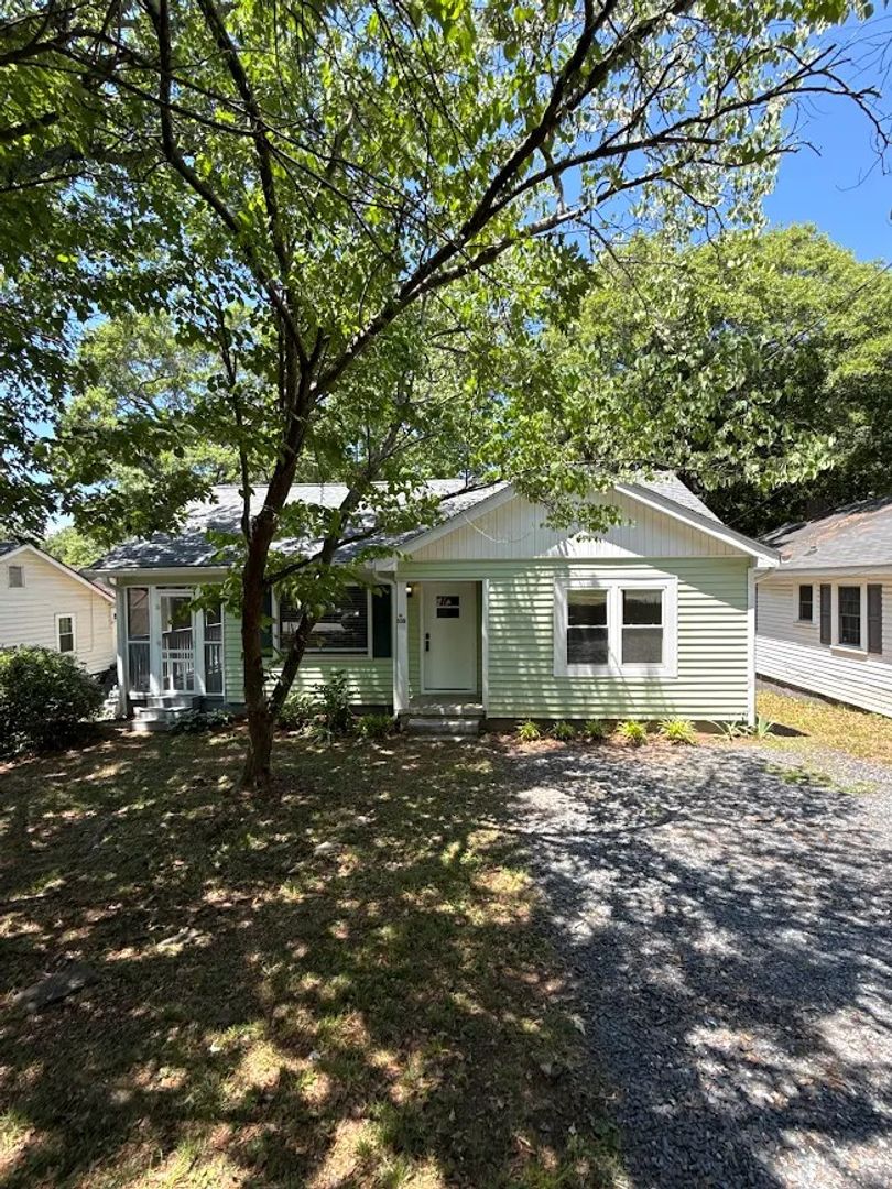 Roswell House: 528 Barrington Dr