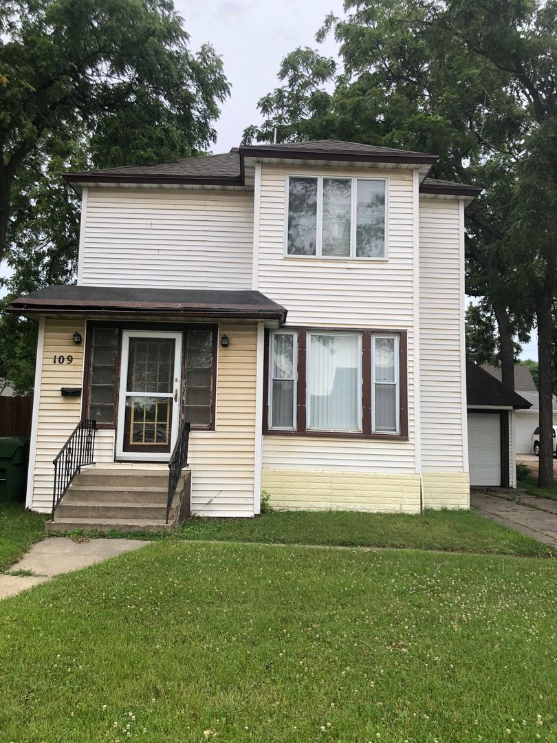 Watertown House: 109 5th St SE