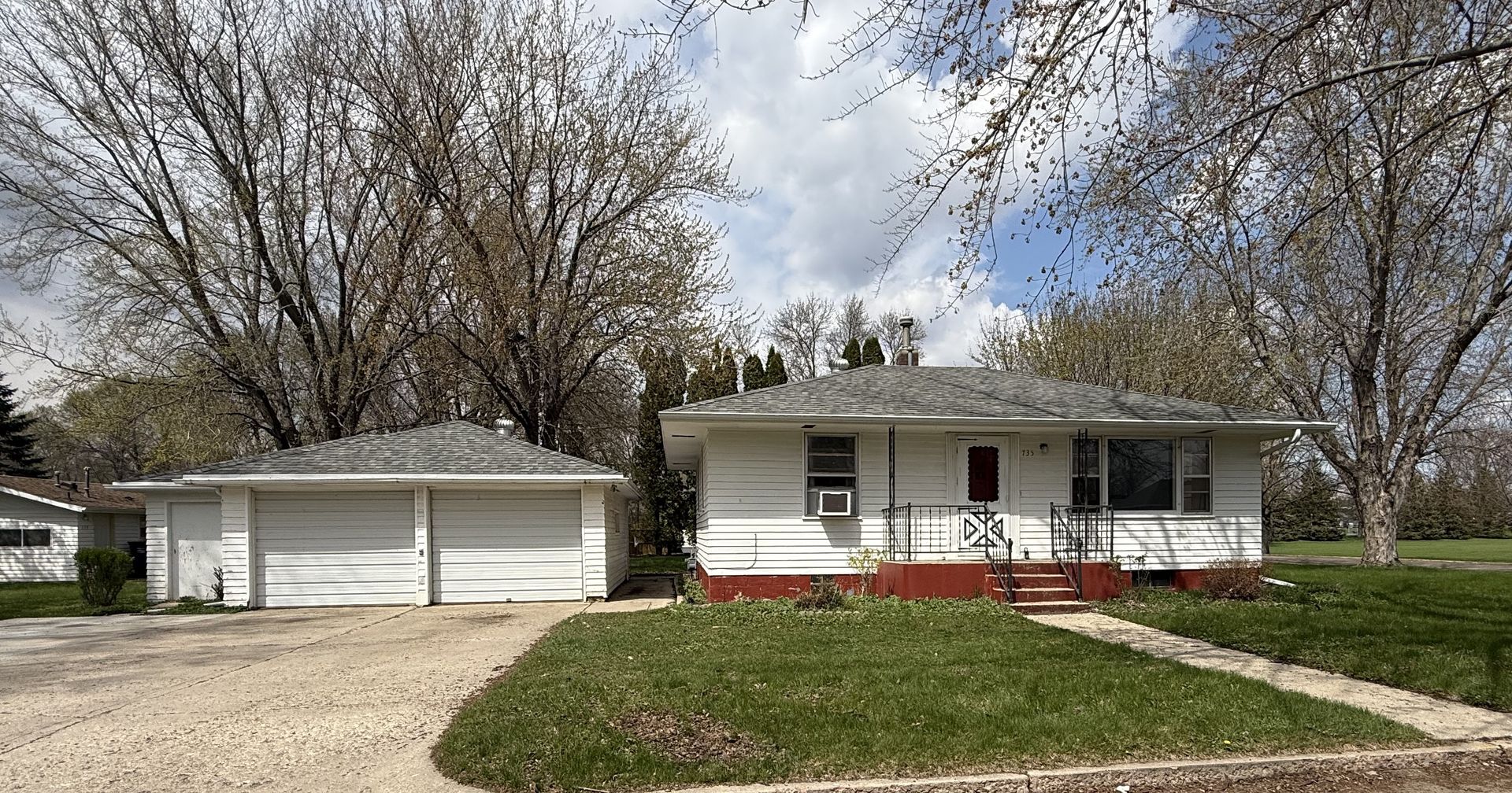 Watertown House: 735 C Ave NE