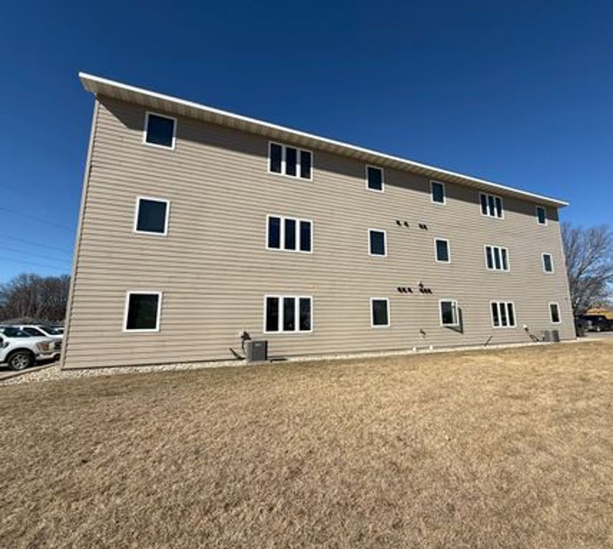 Watertown Apartment: 15 11th St NE