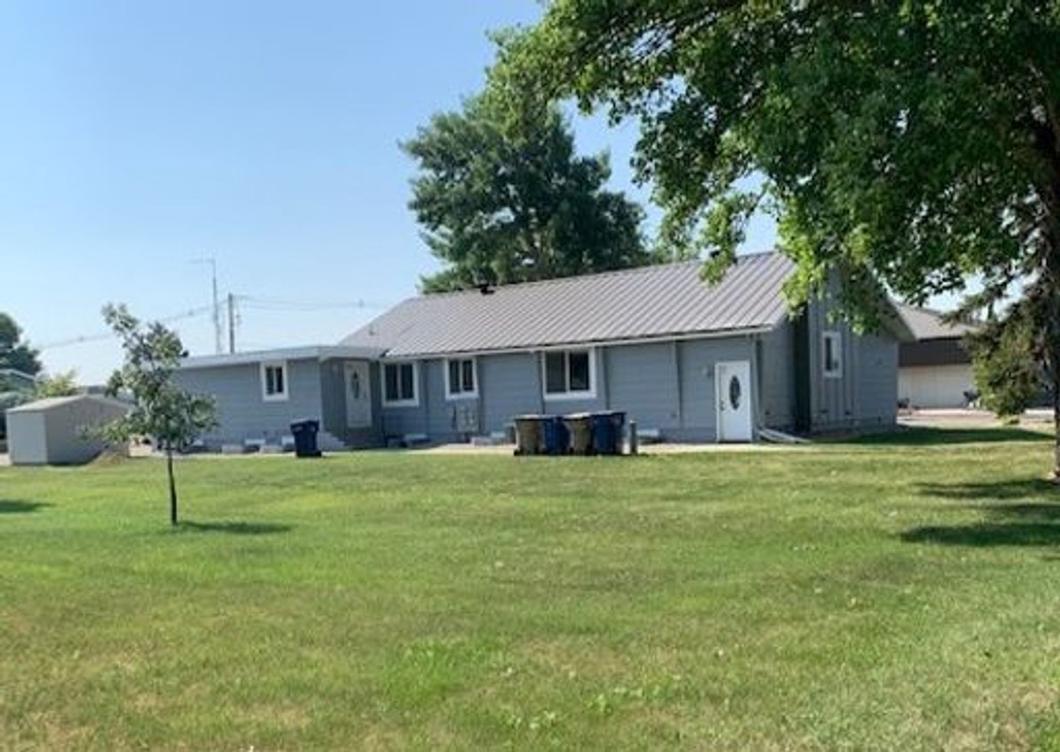 Watertown Apartment: 520 9th St SE