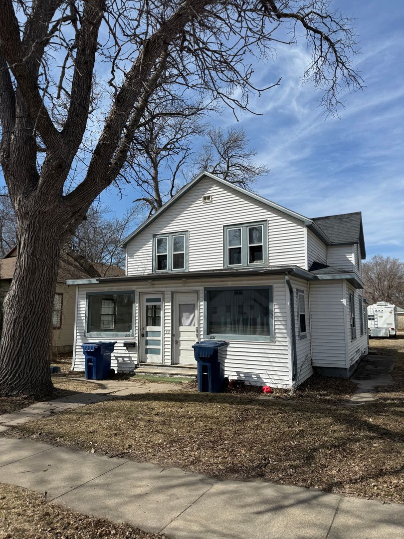 Watertown Apartment: 221 / 223 S Broadway