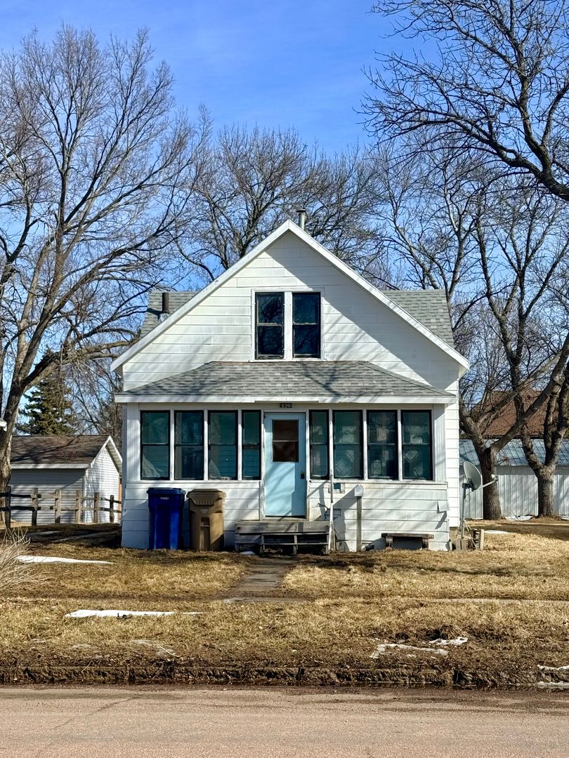 Watertown House: 420 4th St SE