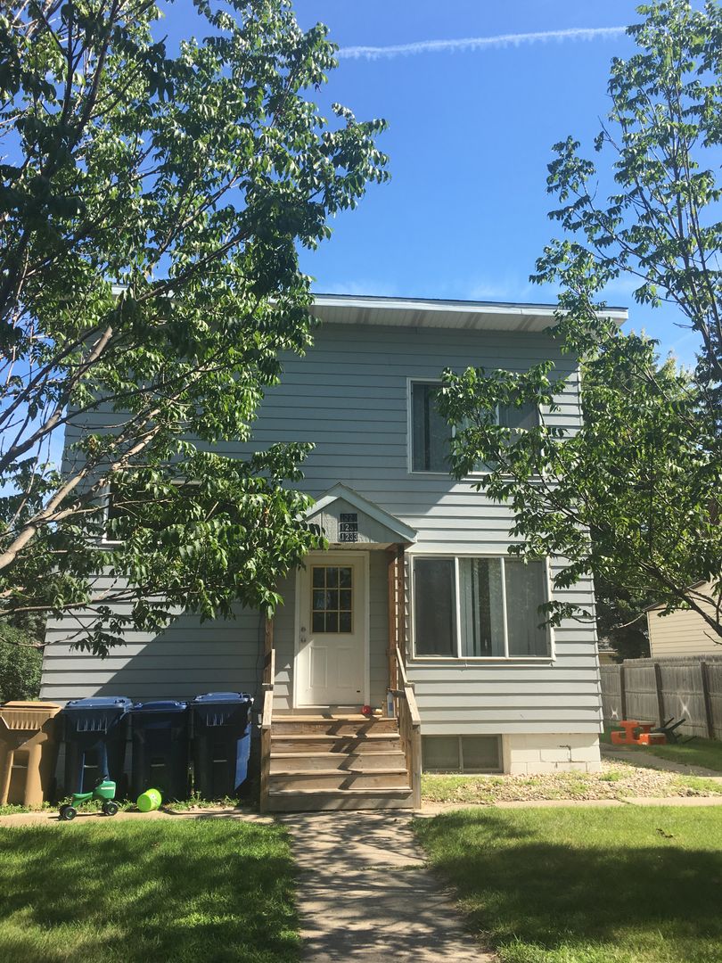 1229-1233 3rd Ave SE