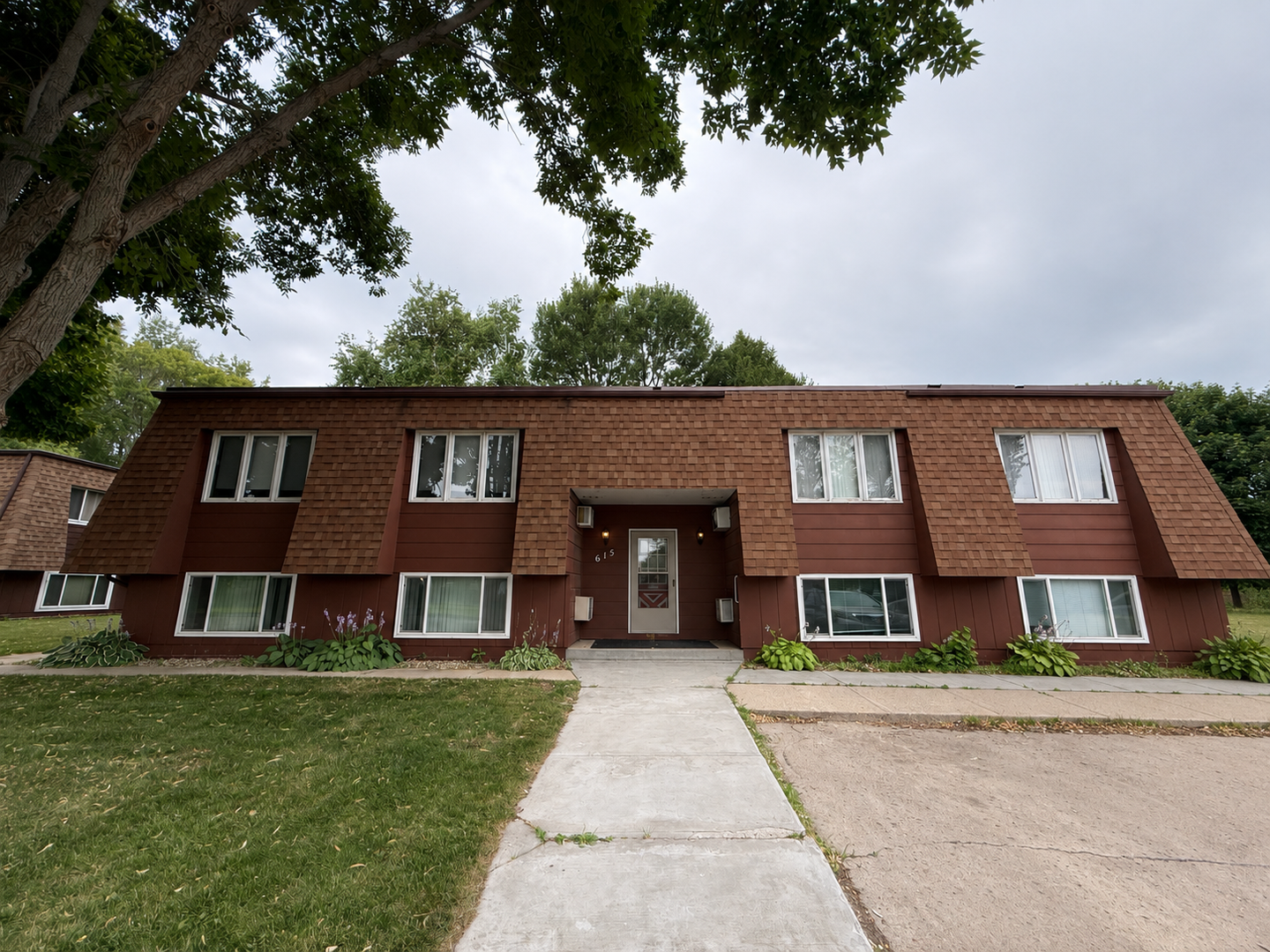 Watertown Apartment: 615 6th St NE