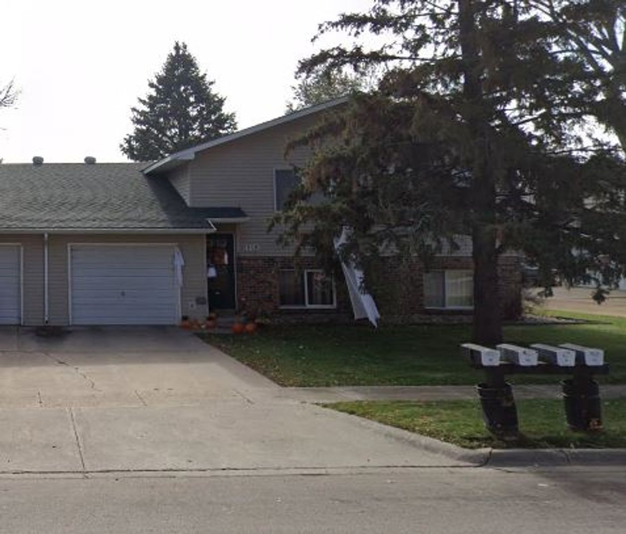 Watertown Apartment: 410-416 8th Ave NE