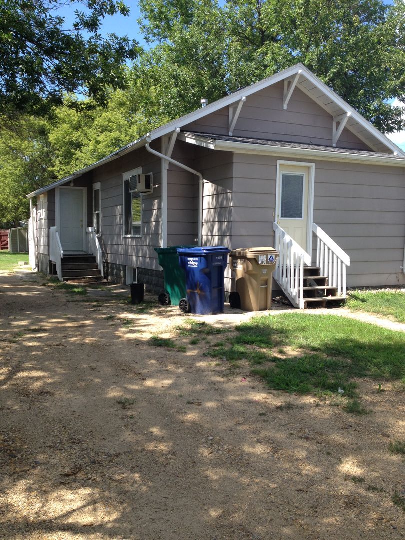 Watertown House: 15 S Kampeska Blvd