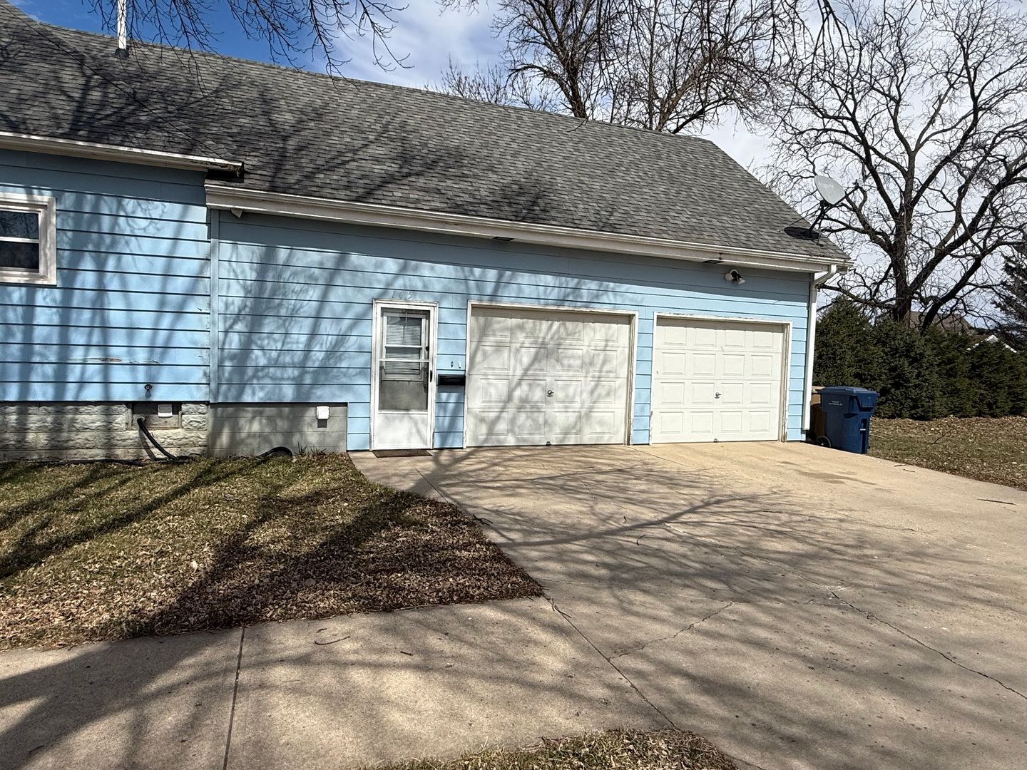 Watertown Apartment: 624 S Maple / 105 7th Ave SE