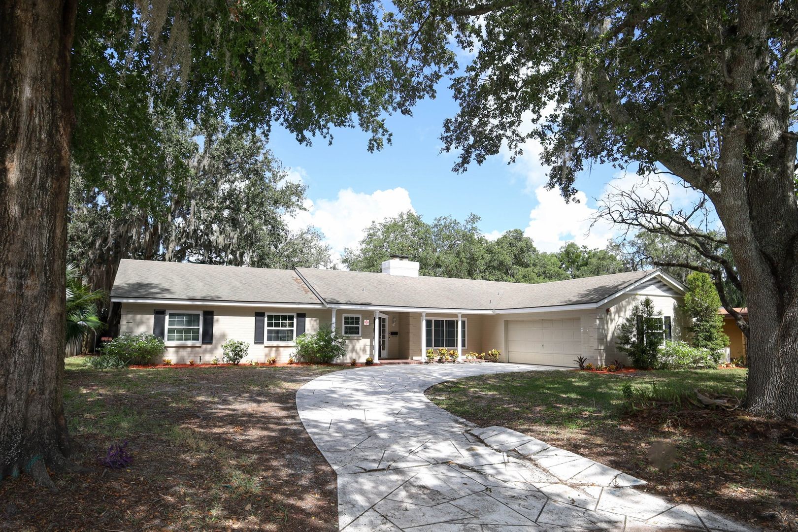 Maitland House: 1481 Glastonberry Road