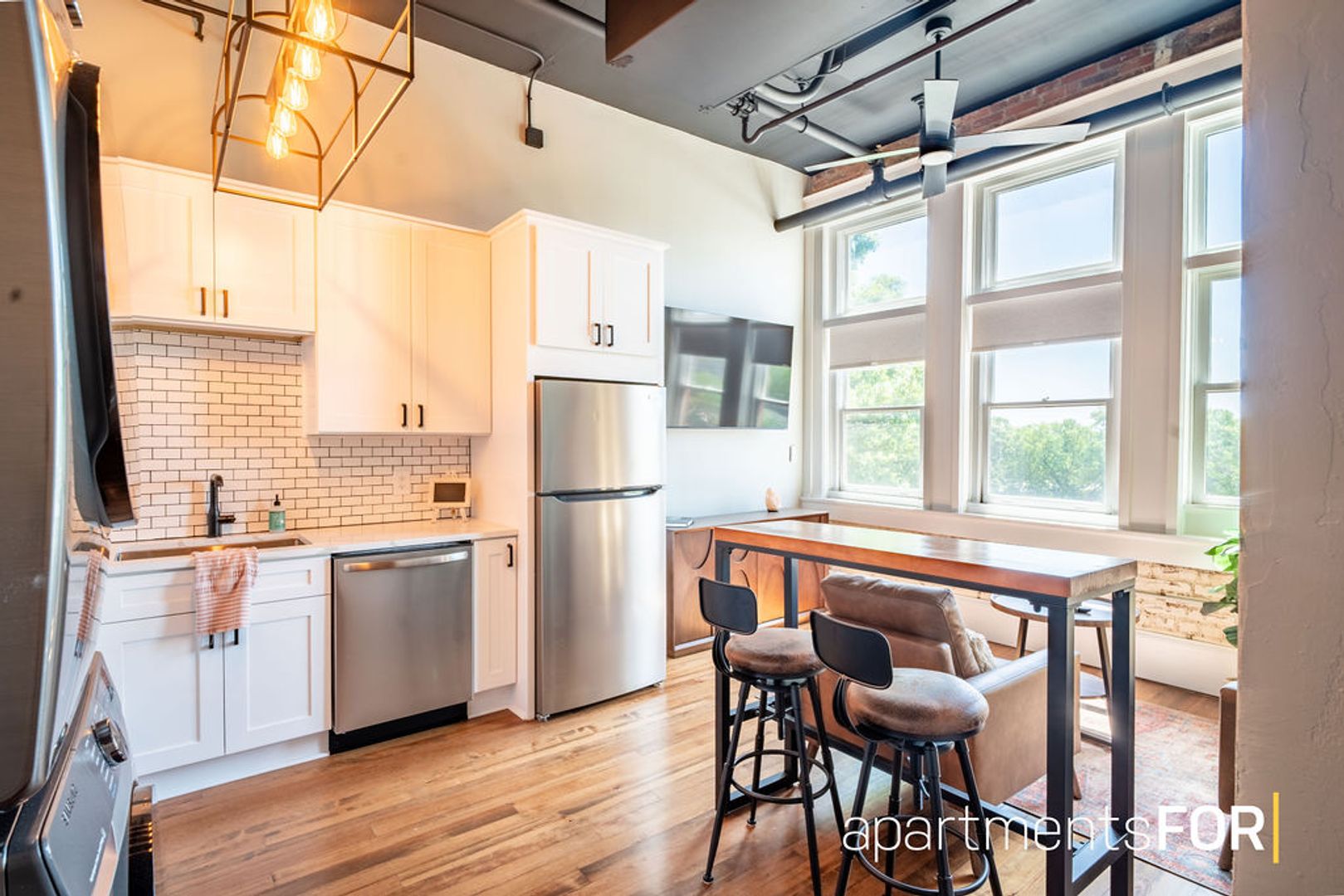 Athens Apartment: 580 E Broad St