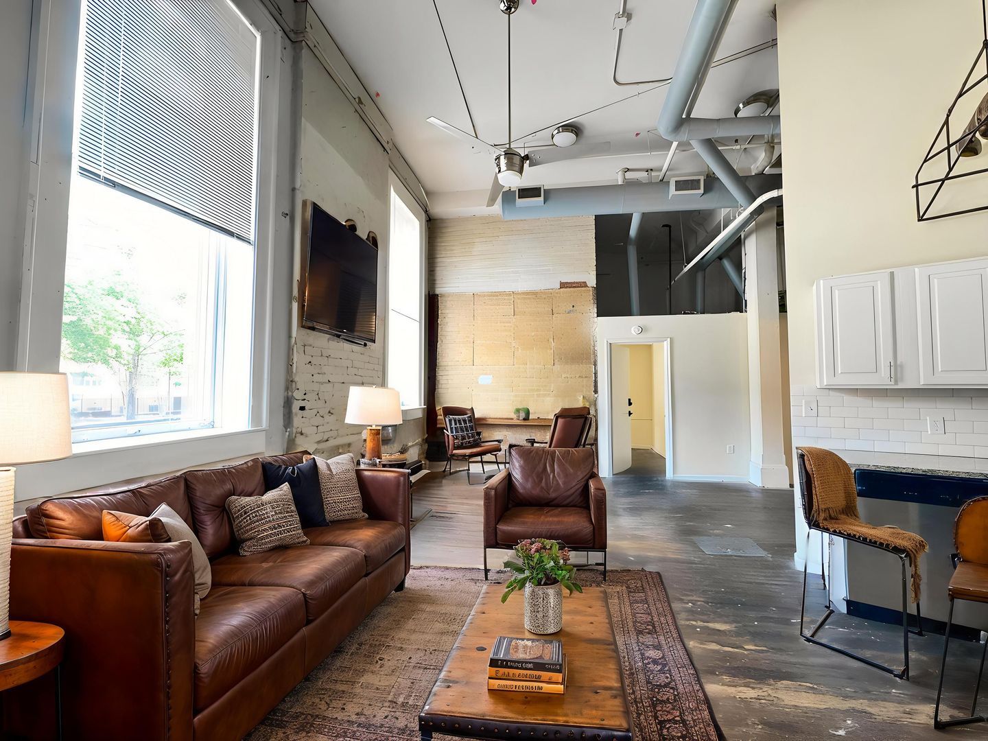 Athens Apartment: 580 E Broad St