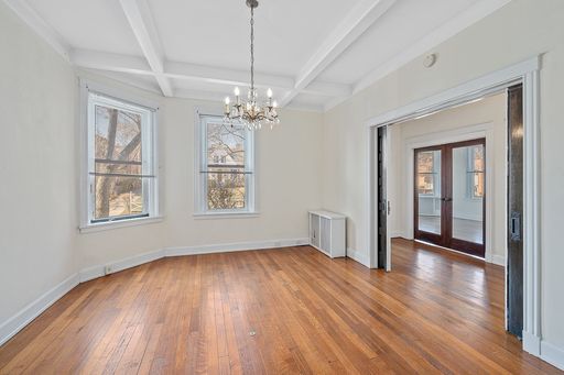 Spacious Gaslight 2 Bedroom – photo 1