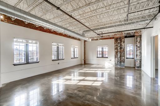 Spacious 1 Bedroom Apartment in Fantastic Location – photo 1