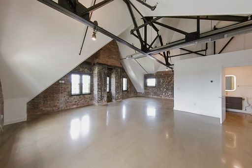 Spacious and Contemporary 1 Bedroom with Exposed Steal Beams – photo 1