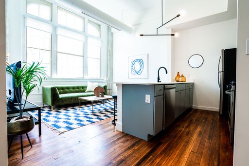 Spacious and Contemporary 1 Bedroom – photo 1