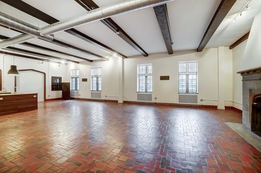 Spacious Contemporary Style 2 Bedroom – photo 1
