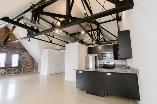 Spacious and Contemporary 1 Bedroom with Exposed Steal Beams – photo 1