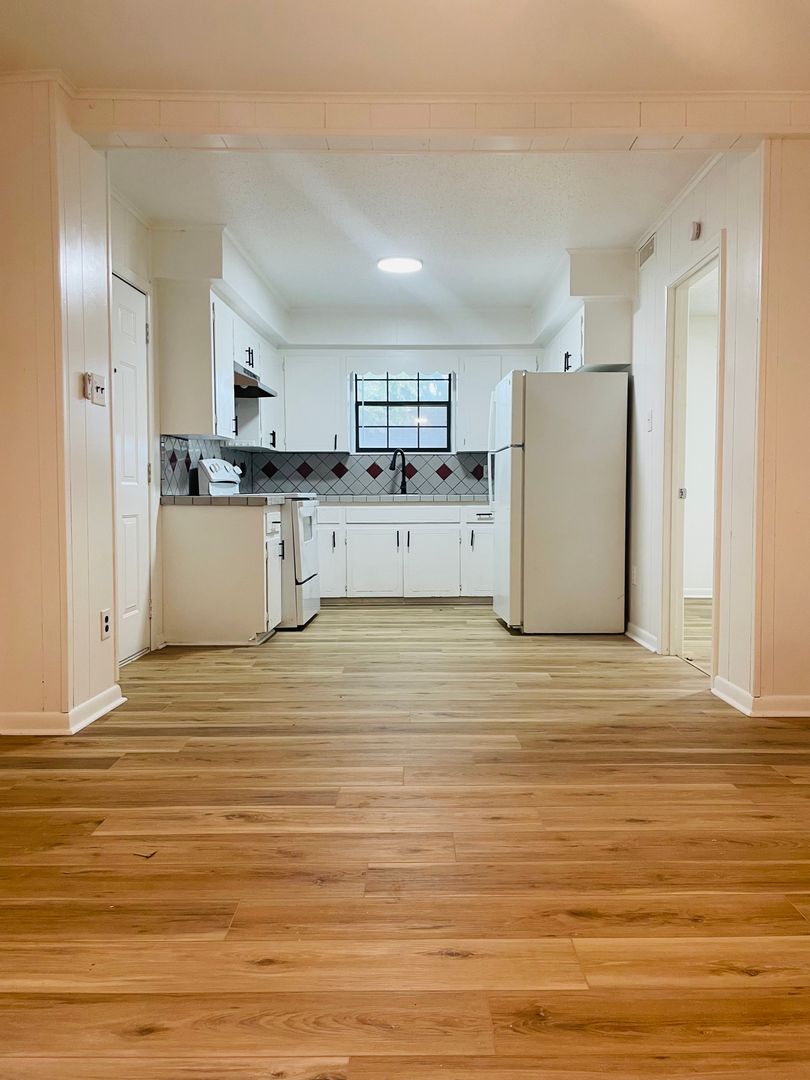 BENTON Apartment: 500 W CROSS STREET