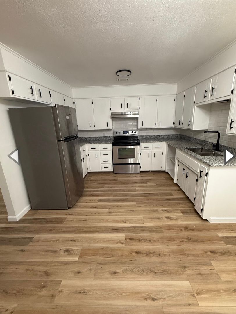 BENTON Apartment: 1415 KYLE ROAD