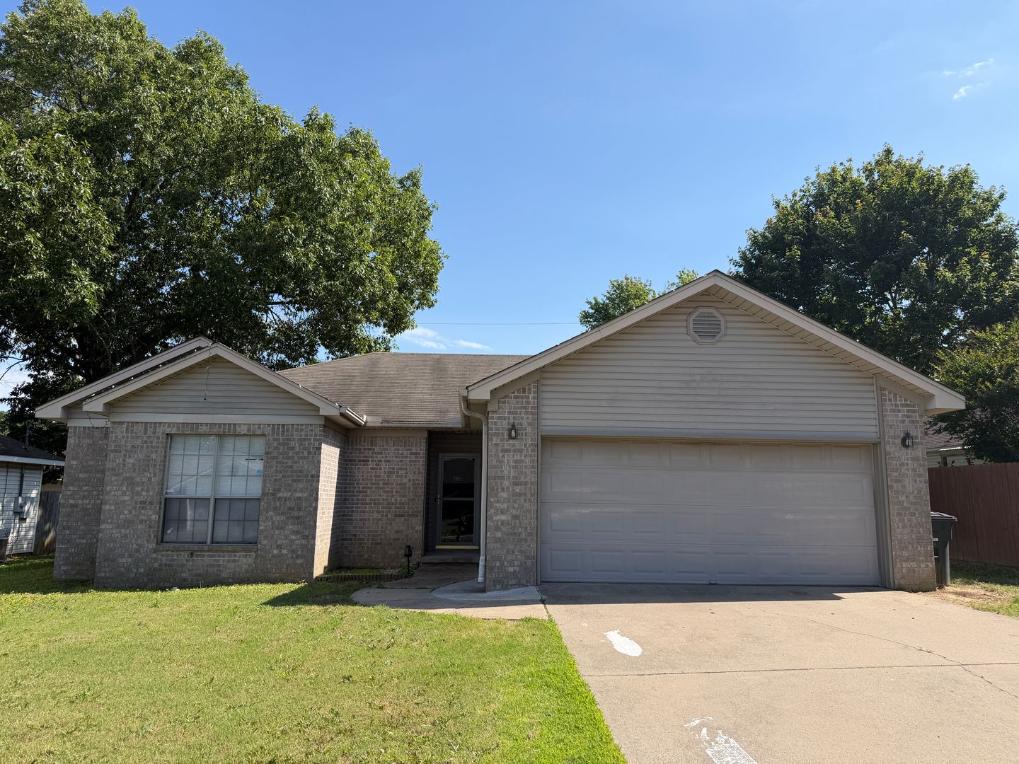 Sherwood House: 102 Plumdale Drive