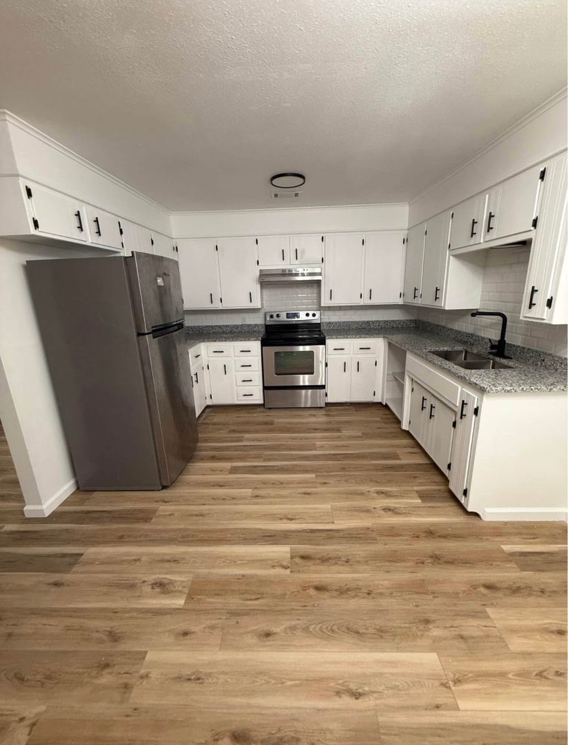 Benton Apartment: 1414 Longview St.