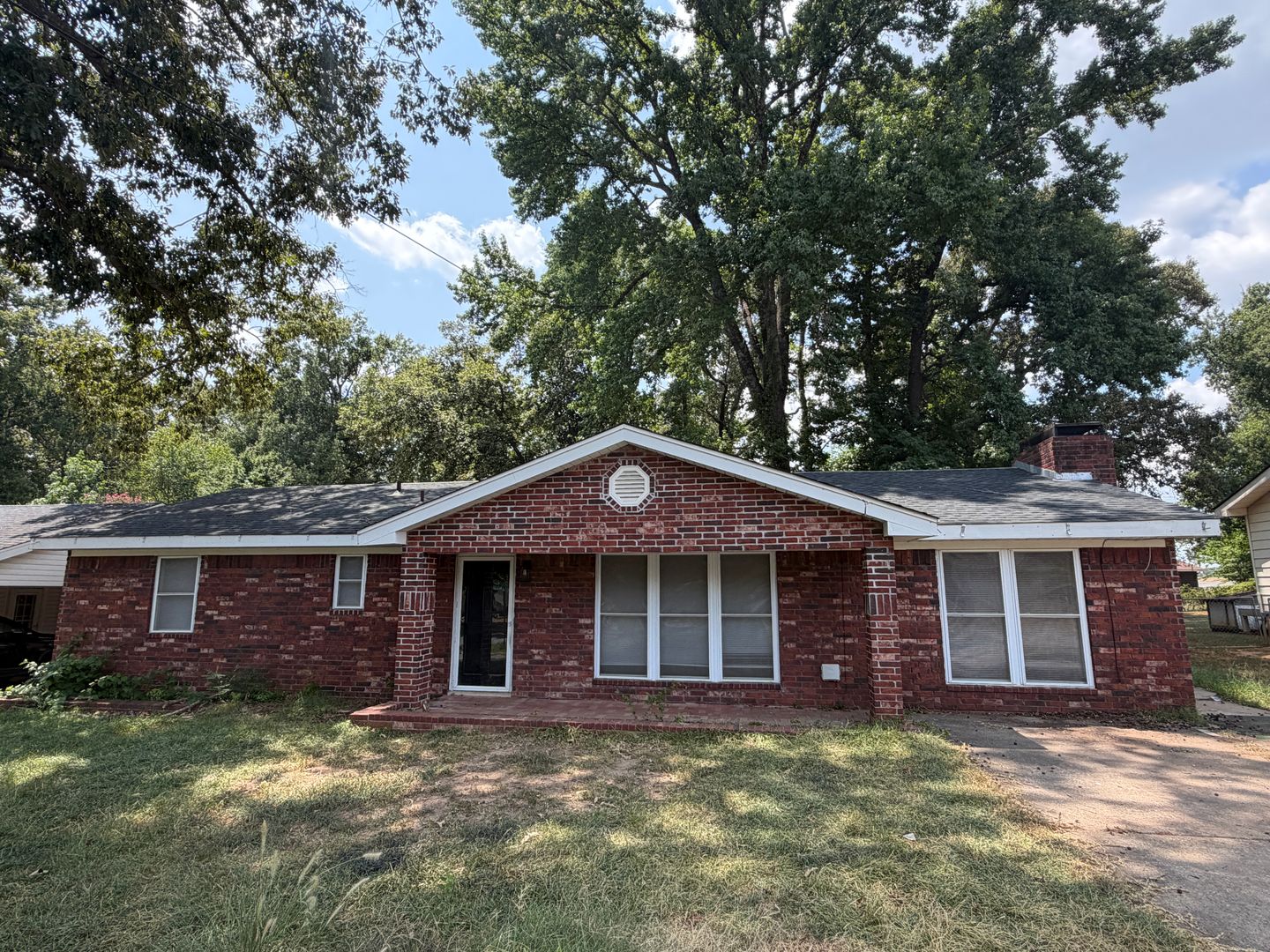 Jacksonville House: 1900 Green Acres Road