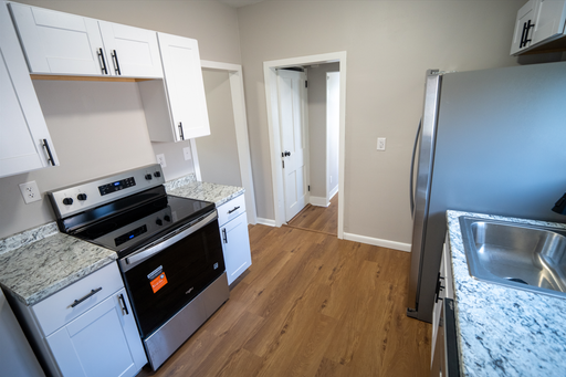 Stunning 3 bedroom home in Lincoln Place available now! – photo 1