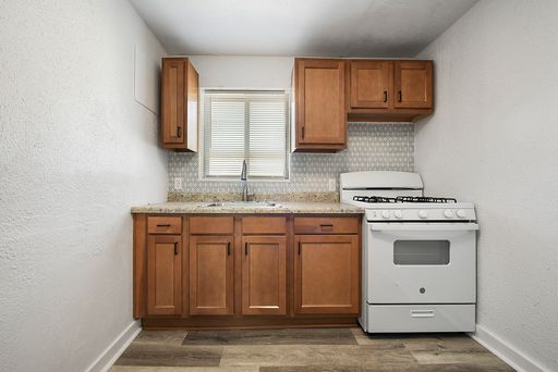 Beautiful 2 bedroom home in McKees Rocks available now! – photo 1