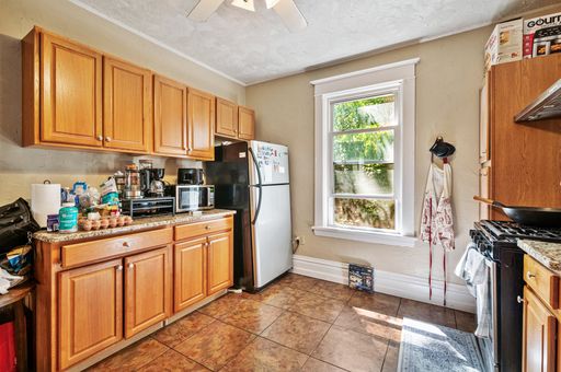 Beautiful 2 bedroom home in Mt. Washington available now! – photo 1