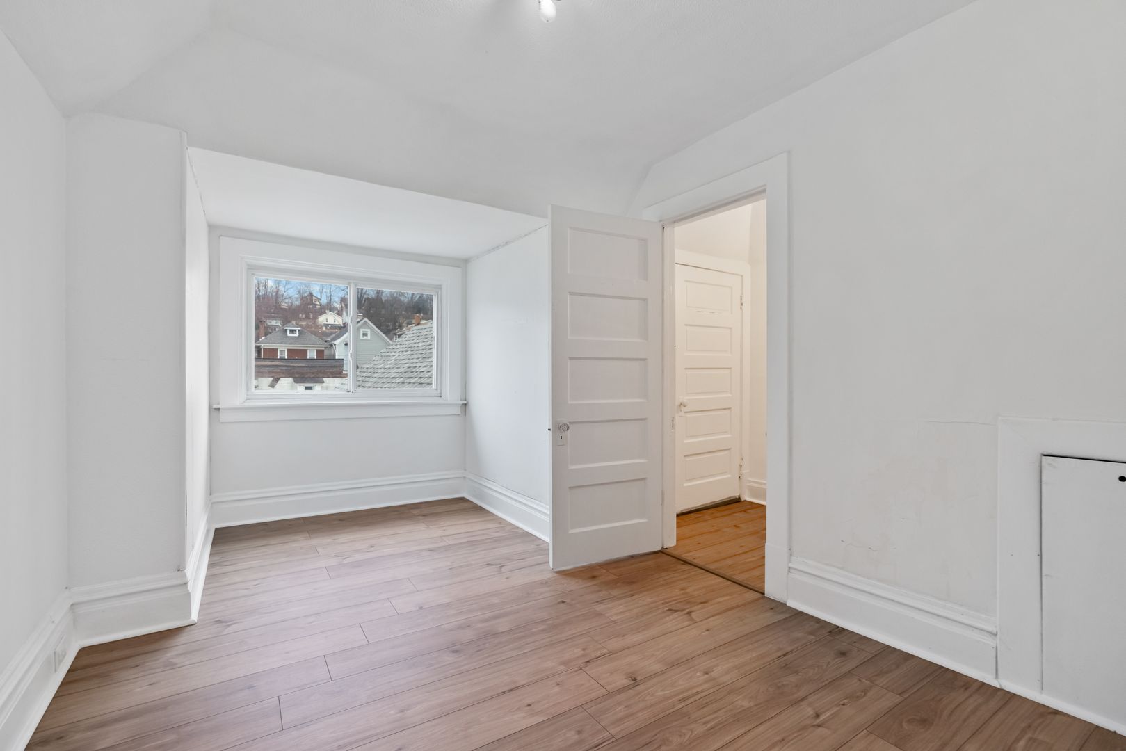 Coraopolis Apartment: 1528 Ridge Avenue