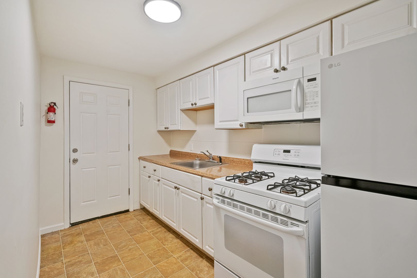 Pitcarin Apartment: 641 6th Street