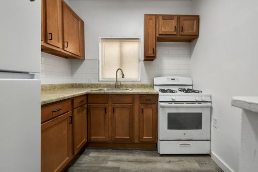 Beautiful 2 bedroom home in McKees Rocks available now! – photo 1