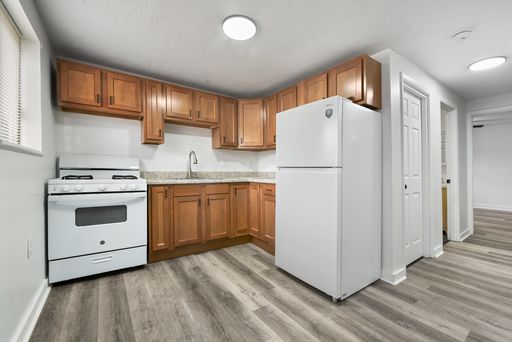 Beautiful 2 bedroom home in McKees Rocks available now! – photo 1
