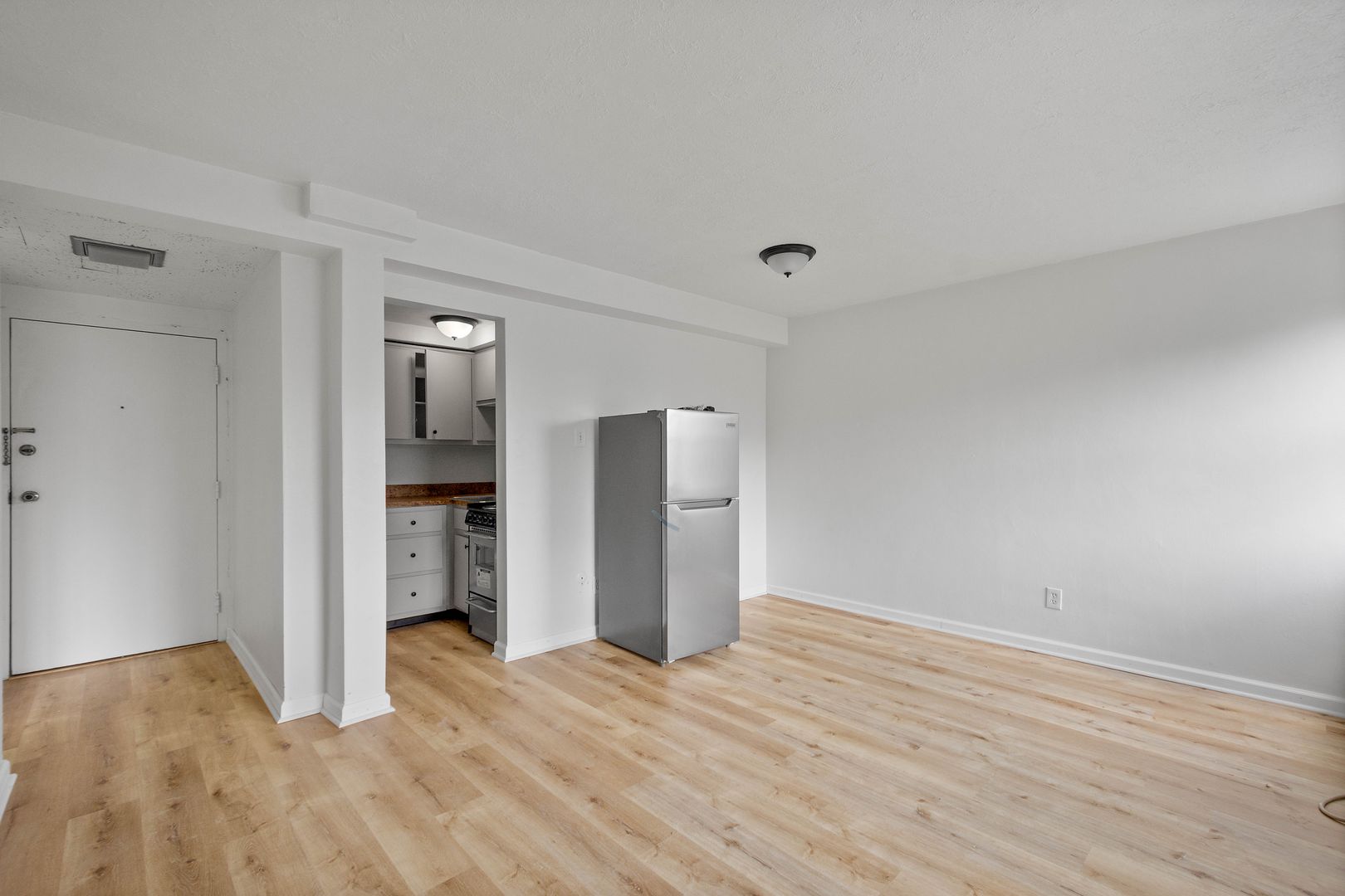 Pittsburgh Apartment: 11979 Frankstown Road