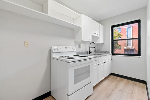 Spacious 2 bedroom in Carrick available October 15! – photo 1
