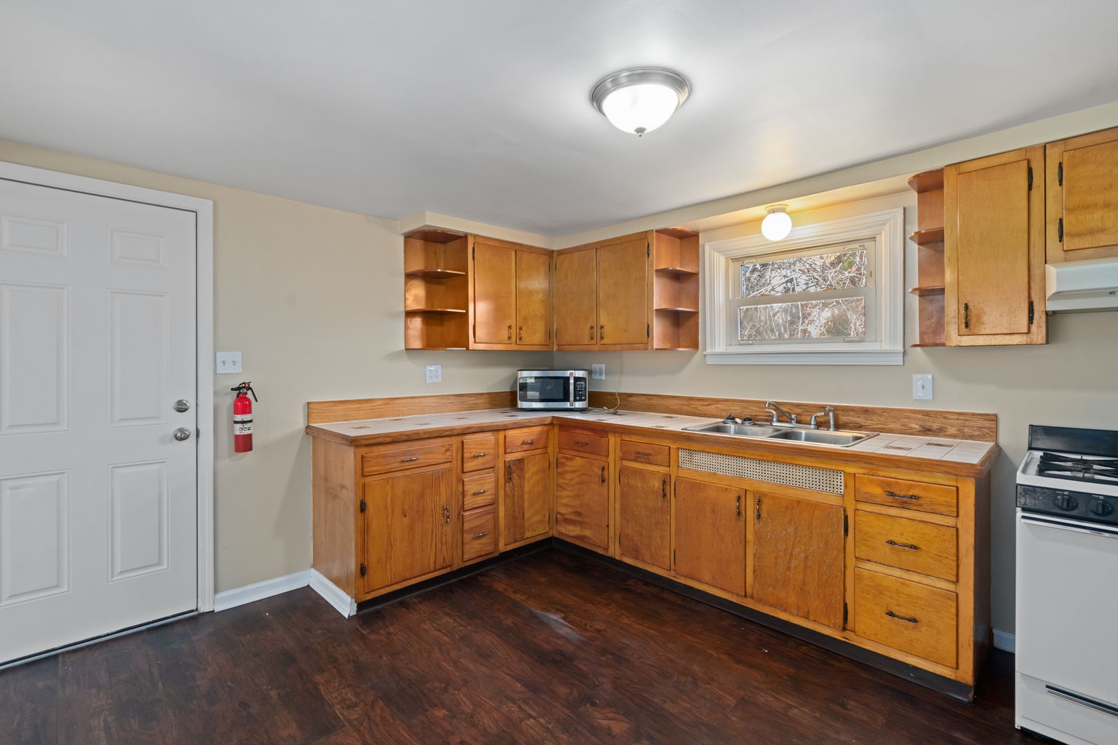 Mckees Rocks House: 807 Benwood Ave