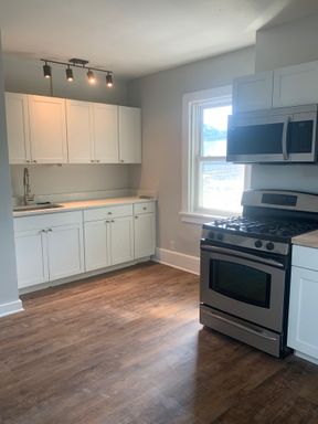 Beautiful 2 bedroom home in Brookline available October 1! – photo 1