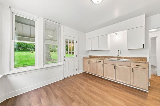Spacious 2 bedroom home in Jeannette available NOW!