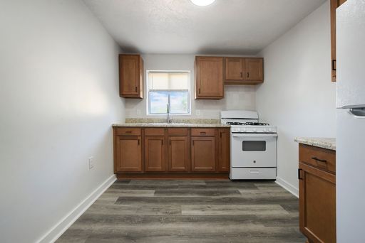 Beautiful 2 bedroom home in McKees Rocks available now! – photo 1