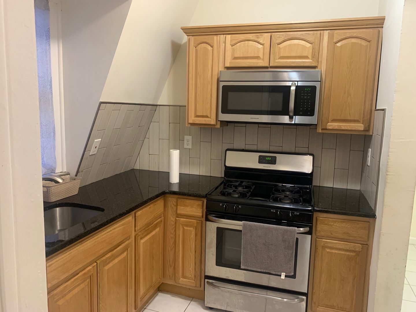 Newark Apartment: 86 CLINTON AVE