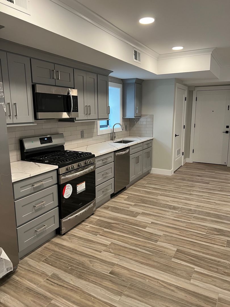 Newark Apartment: 647 N 5TH ST